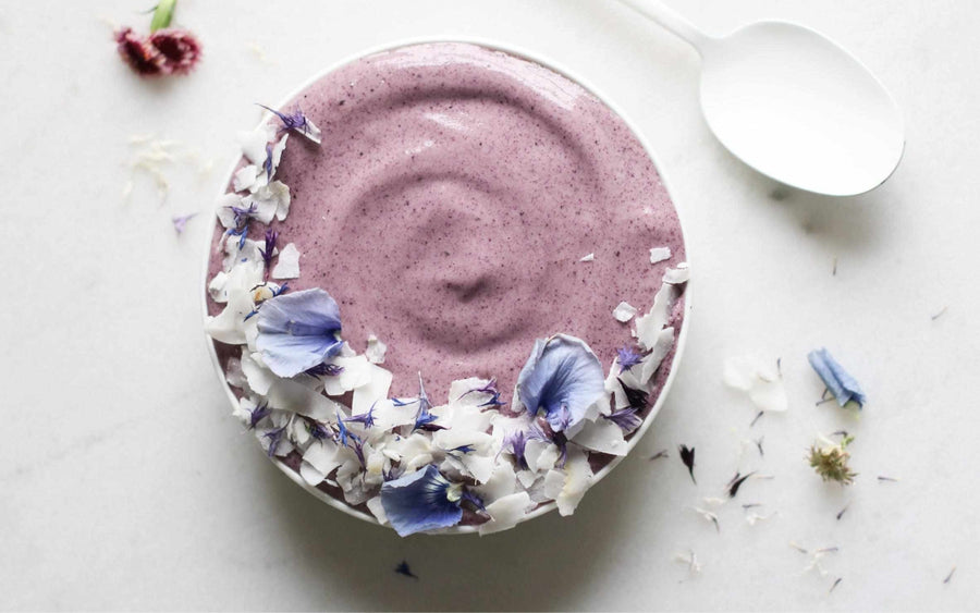 Recipe: Blueberry & Flax Glowing Skin Smoothie Bowl