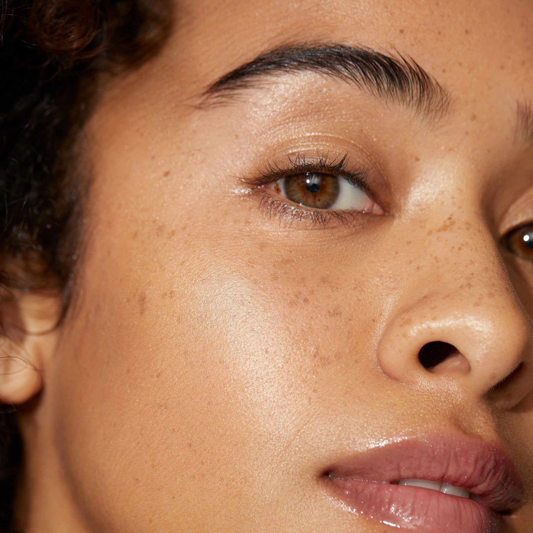 The Best Natural Highlighters for an Effortless Glow-The Detox Market - Canada