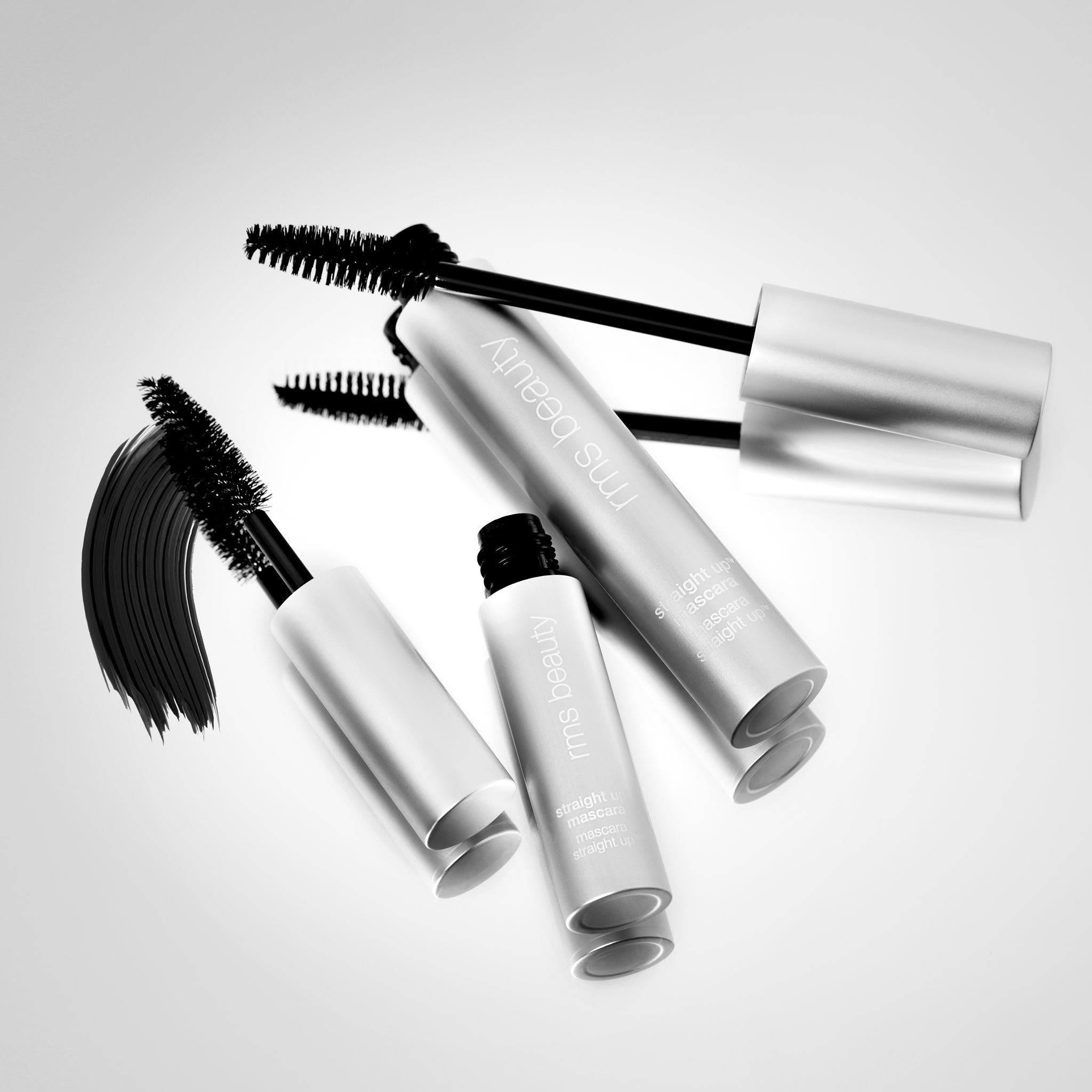 Straight Up Volumizing Peptide Mascara - Makeup - RMS Beauty - RMS_STRAIGHT_UP_MASCARA_LIFESTYLE2 - The Detox Market | 