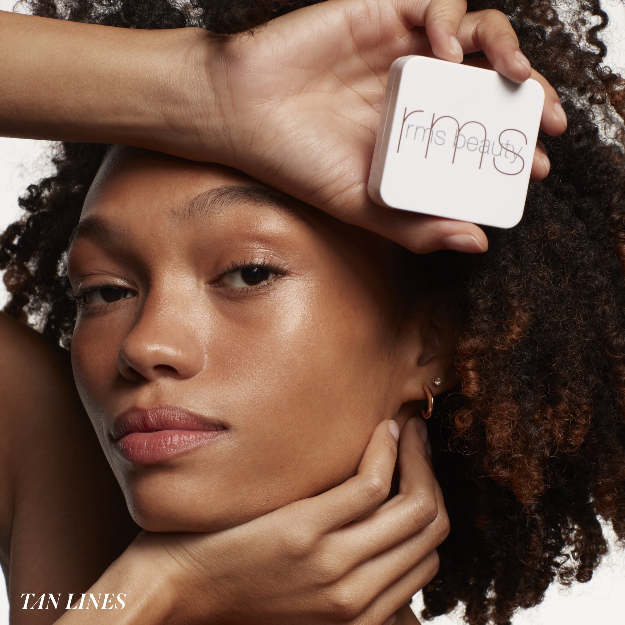 RMS Beauty-Redimension Hydra Bronzer-Makeup-14.Model2-The Detox Market | Tan Lines - An endless summer tan with neutral undertones