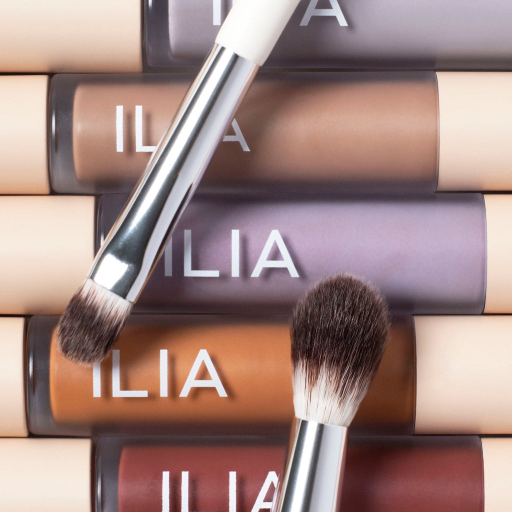 ILIA-Blending Brush-Makeup-2022_EVERGREEN_LP_Brush_1_18052ca6-e6b5-459f-bd0d-37acb3e04508-The Detox Market | 