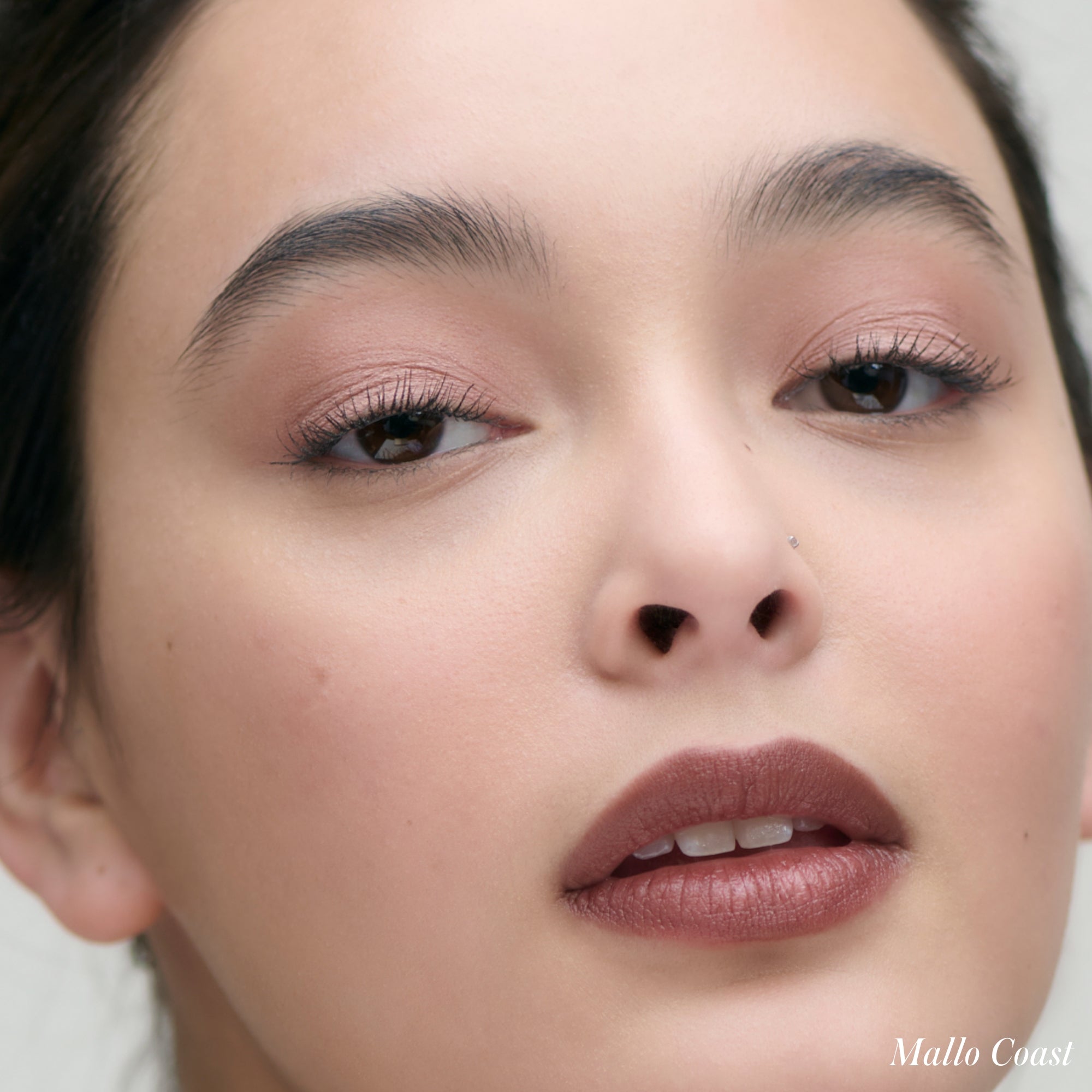 RMS Beauty-Cashmere Matte Eyelights-Makeup-CASHMERE-EYELIGHTS-MalloCoast-MODEL-The Detox Market | Mallo Coast - A dusty rose-mauve