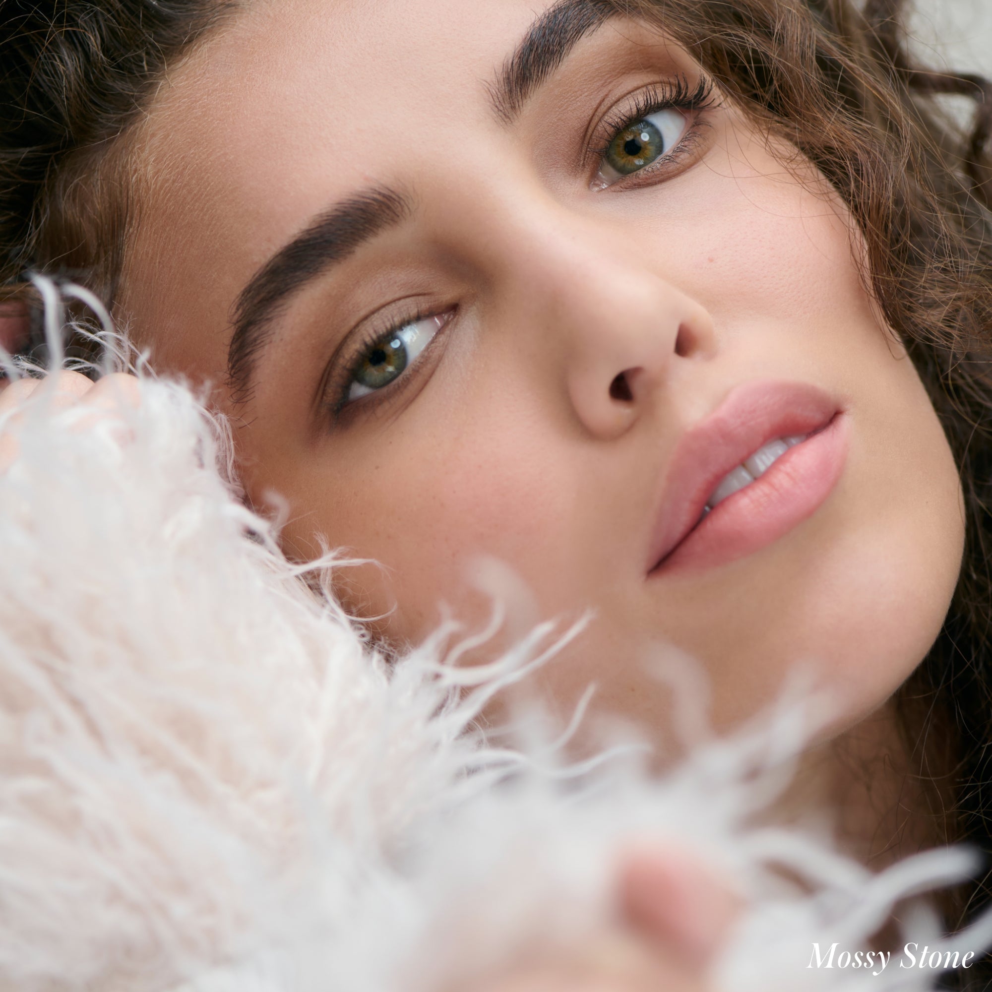 RMS Beauty-Cashmere Matte Eyelights-Makeup-CASHMERE-EYELIGHTS-MossyStone-MODEL-The Detox Market | Mossy Stone - An earthy saddle brown