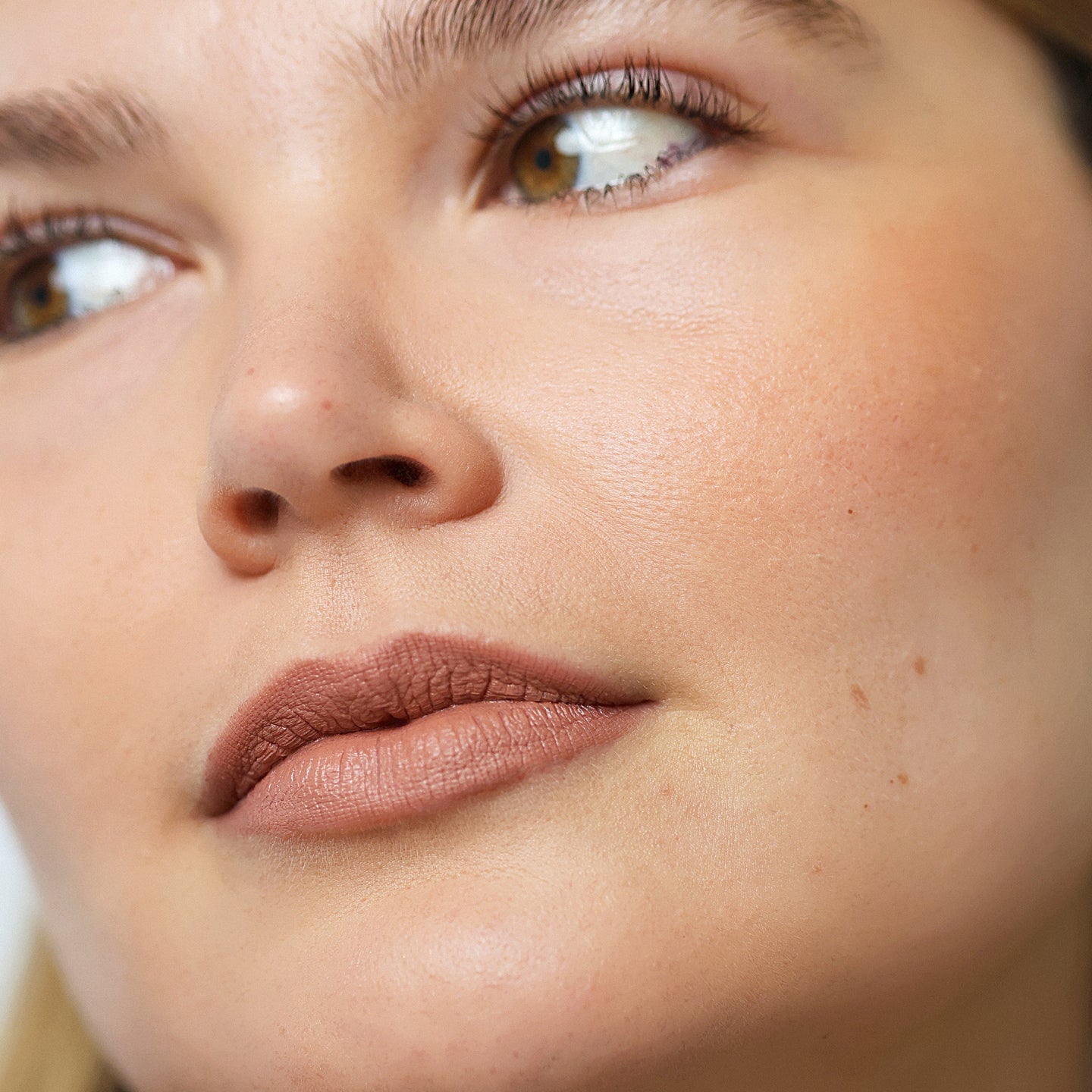 Ere Perez-Coco Crayon-Makeup-ErePerez-CocoCrayon-Aura-1080x1080-WEB-SQ5-The Detox Market | Aura - Neutral pinky-beige