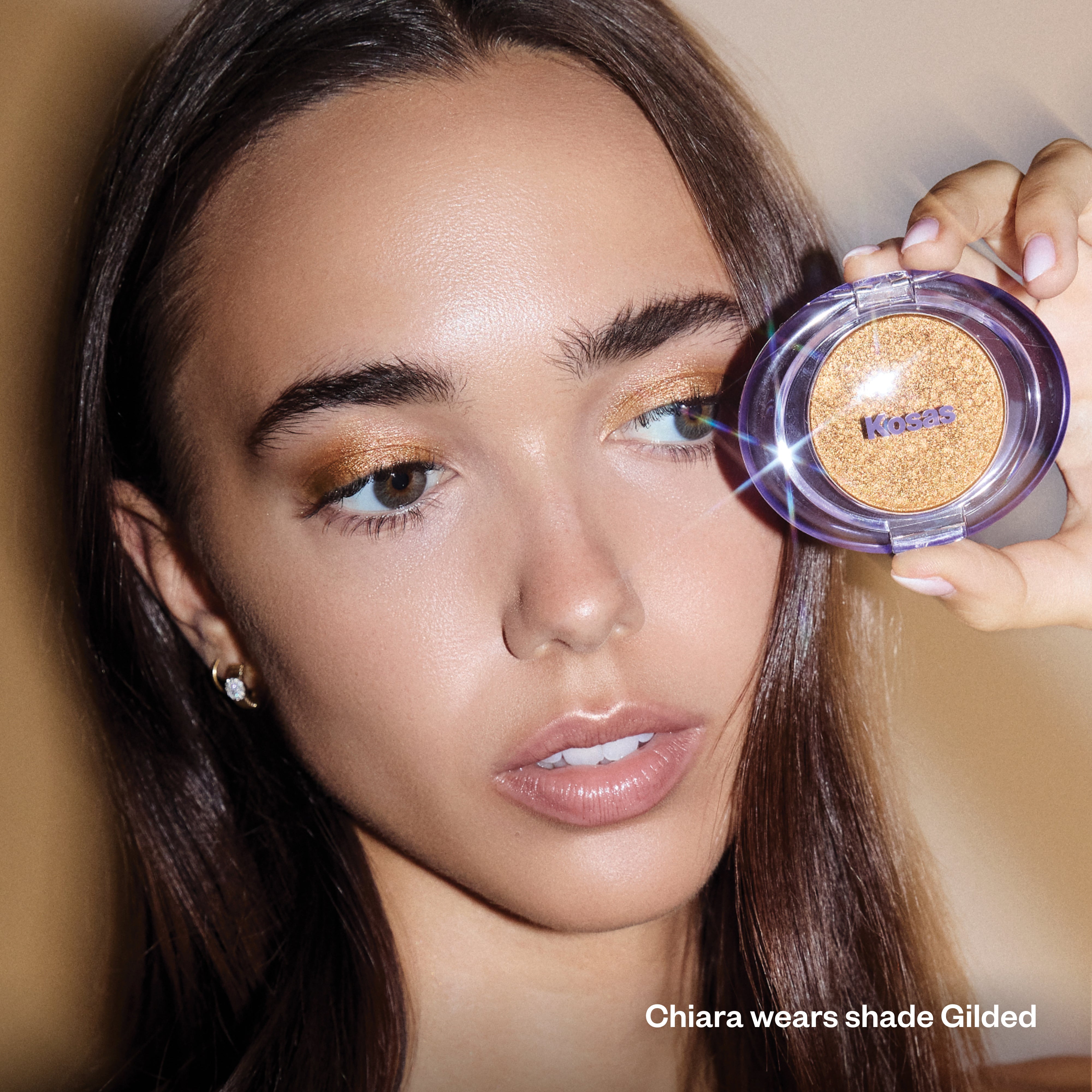 Kosas-Shiny Objects Wet Glisten Highlighter-Makeup-GildedHeroModel_c916a3eb-f73f-4ccf-9046-1c7223671c36-The Detox Market | Gilded - Gossamer Gold