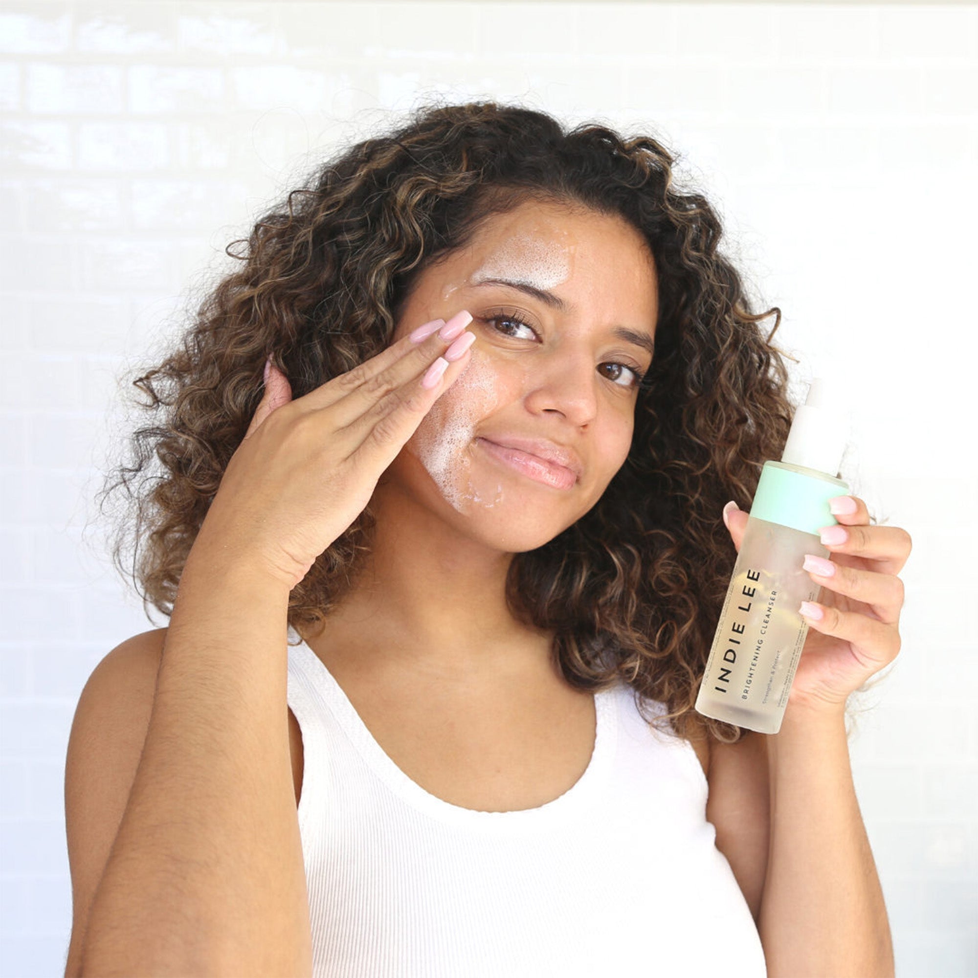 Indie Lee-Brightening Cleanser-Skincare-IL_Brightening-Cleanser_Model-Application-The Detox Market | 