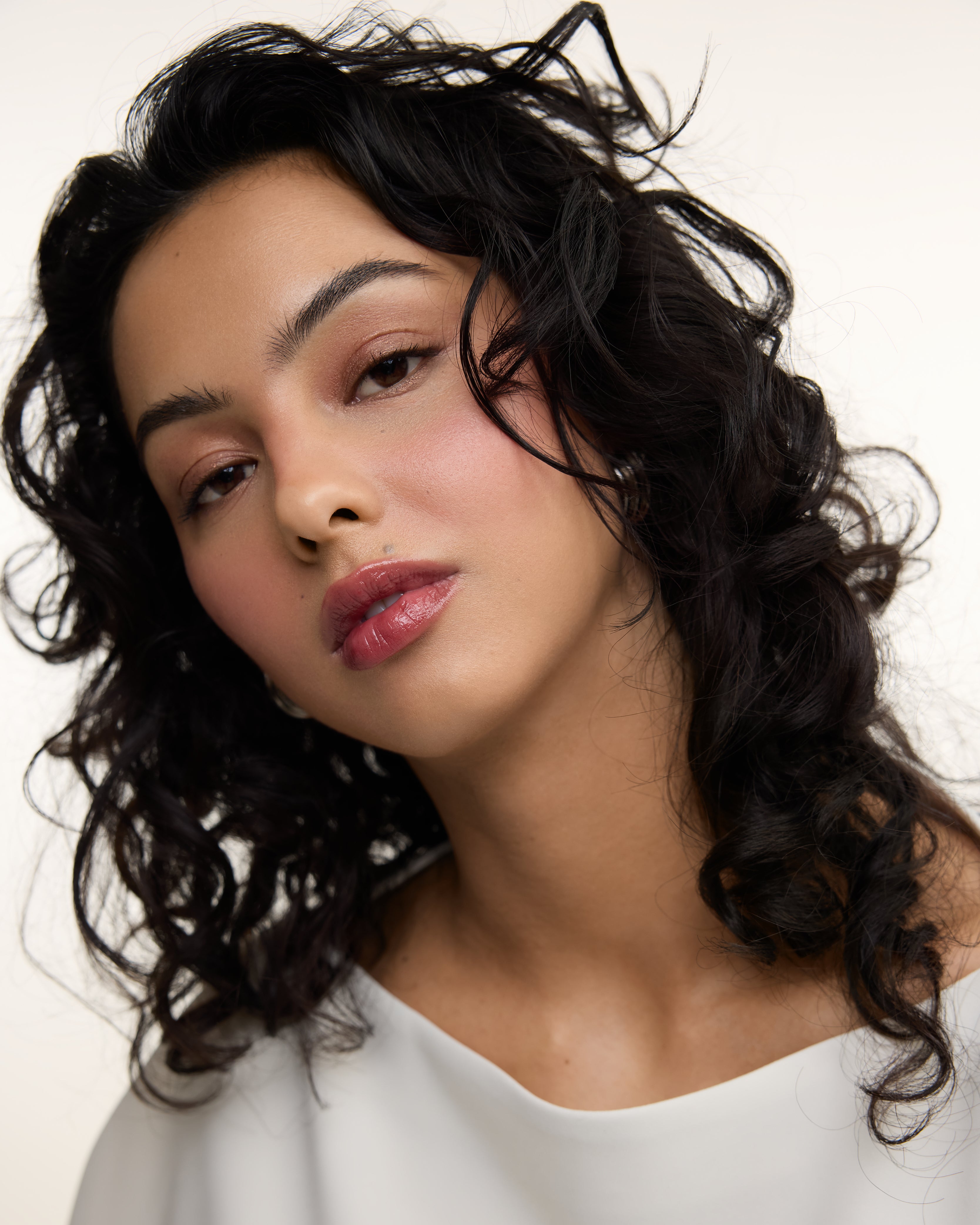 Wonderblush-La Laque Tinted Lip Oil-Makeup-LaLaque-ModelMediumSkin-Bordeaux-The Detox Market | 