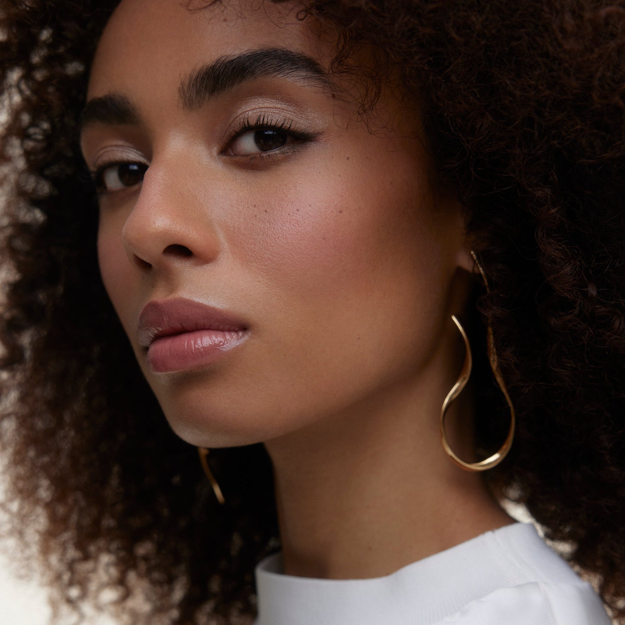 Wonderblush-La Laque Tinted Lip Oil-Makeup-LaLaque-ModelMediumSkin-Pulpe-The Detox Market | Pulpe - Nude blush