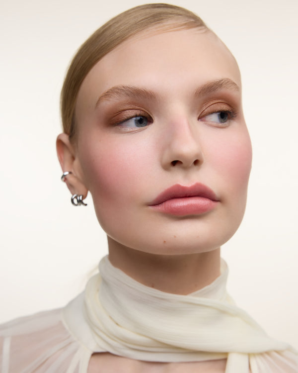 Wonderblush-La Lumière Liquid Eye Shadow-Makeup-LaLumiere-ModelLightSkin-Bronze_36a0d529-5b8f-427c-bb1e-83e65613748f-The Detox Market | 