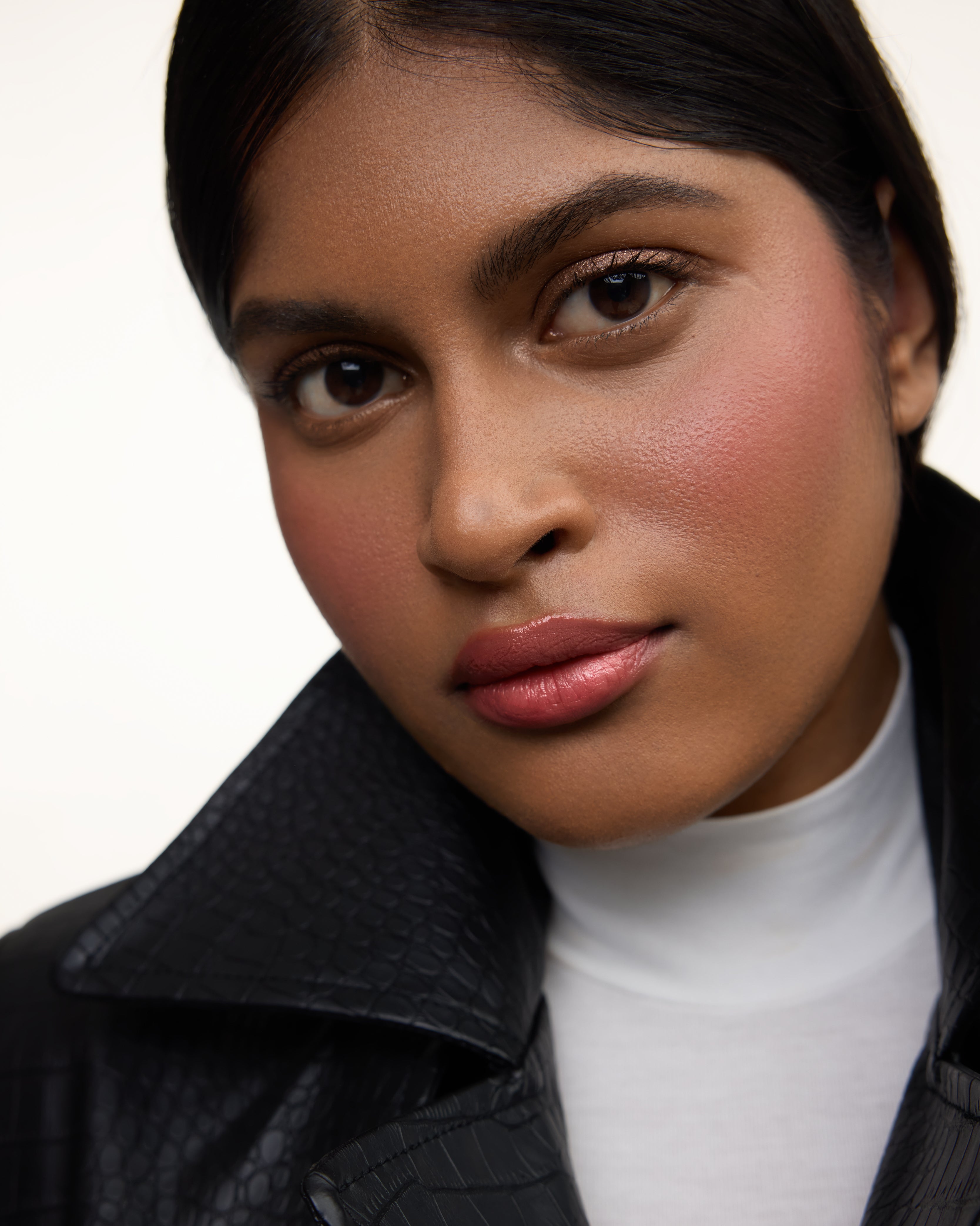 Wonderblush-Le Baume Tinted Lip Balm-Makeup-LeBaume-ModelDarkSkin-Aurore_e718d69f-ed5a-4852-92c2-b016ac2d8628-The Detox Market | 
