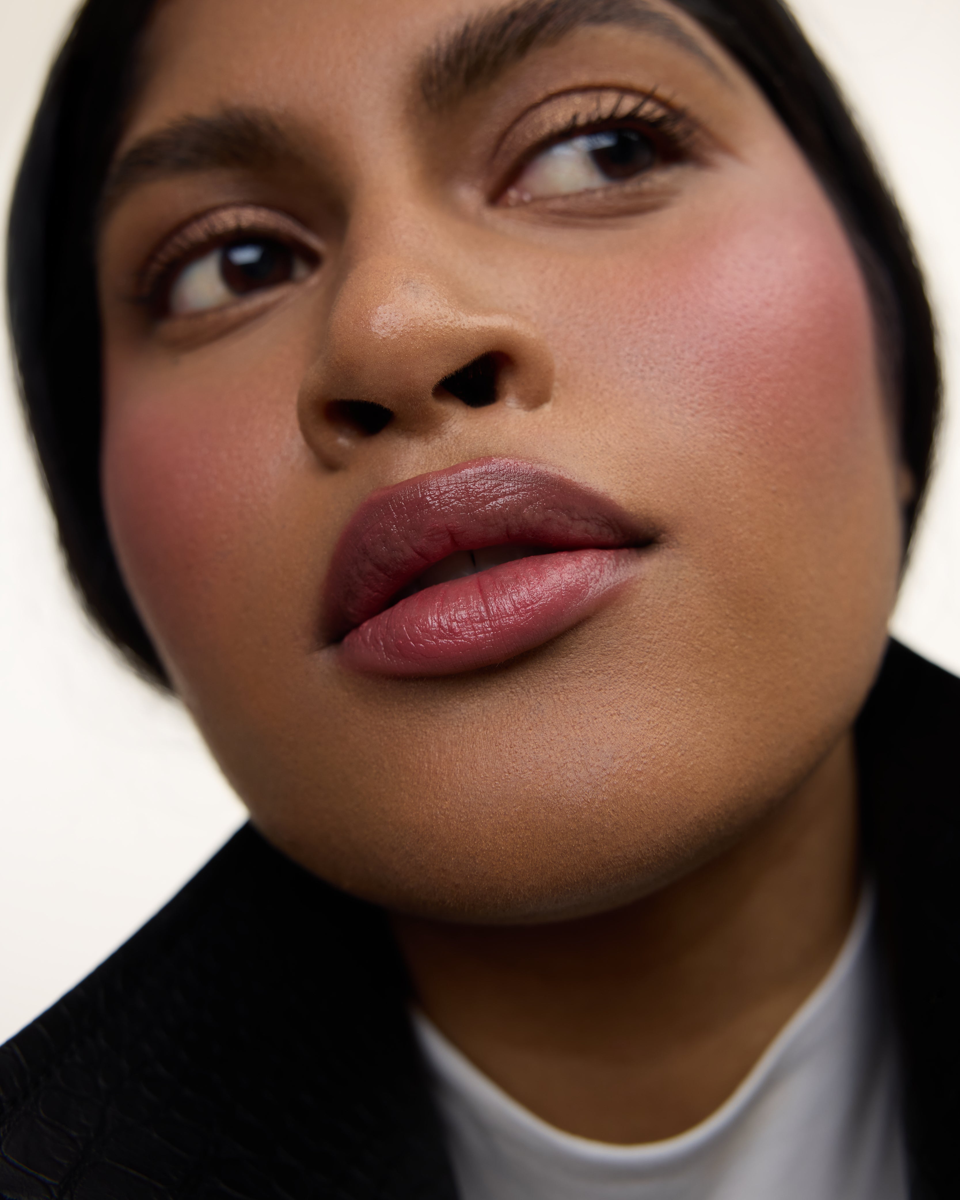 Wonderblush-Le Baume Tinted Lip Balm-Makeup-LeBaume-ModelDarkSkin-Bonbon_a9a3ff85-def3-4561-ad0a-c18c11e25fe8-The Detox Market | 