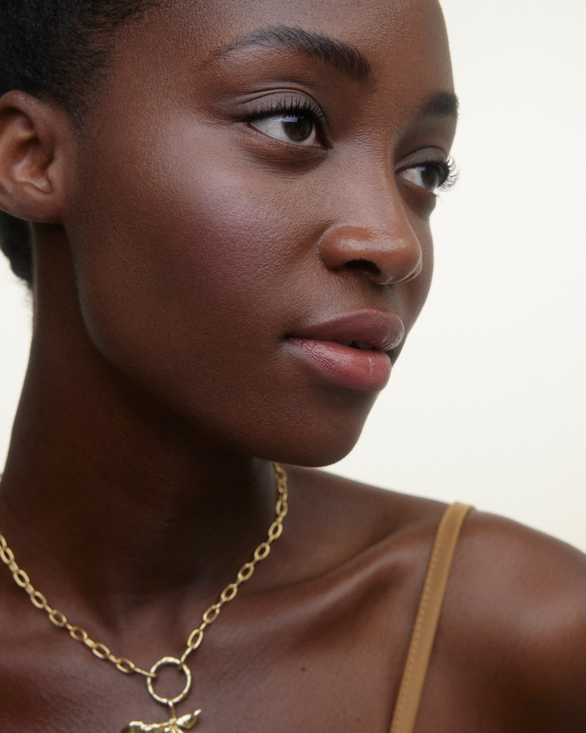 Wonderblush-Le Fard Blush Powder-Makeup-LeFard-ModelDarkSkin-Framboise_65a6fed5-7b65-488a-9122-cfec1956f066-The Detox Market | 