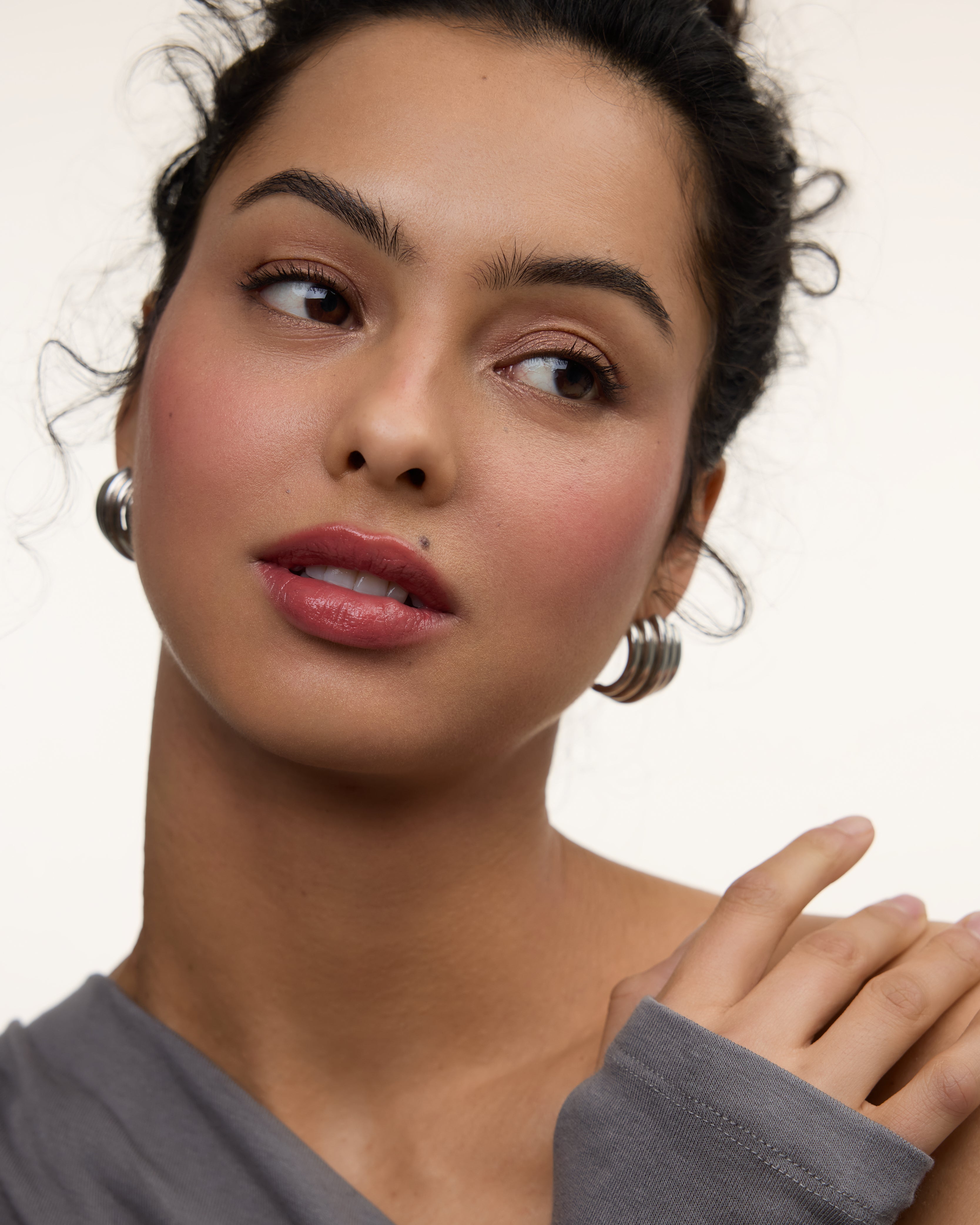 Wonderblush-Le Fondant Cream Blush-Makeup-LeFondant-ModelMediumSkin-Aube_0735634b-7bd6-4482-8c2c-1a1e0179ae1e-The Detox Market | 