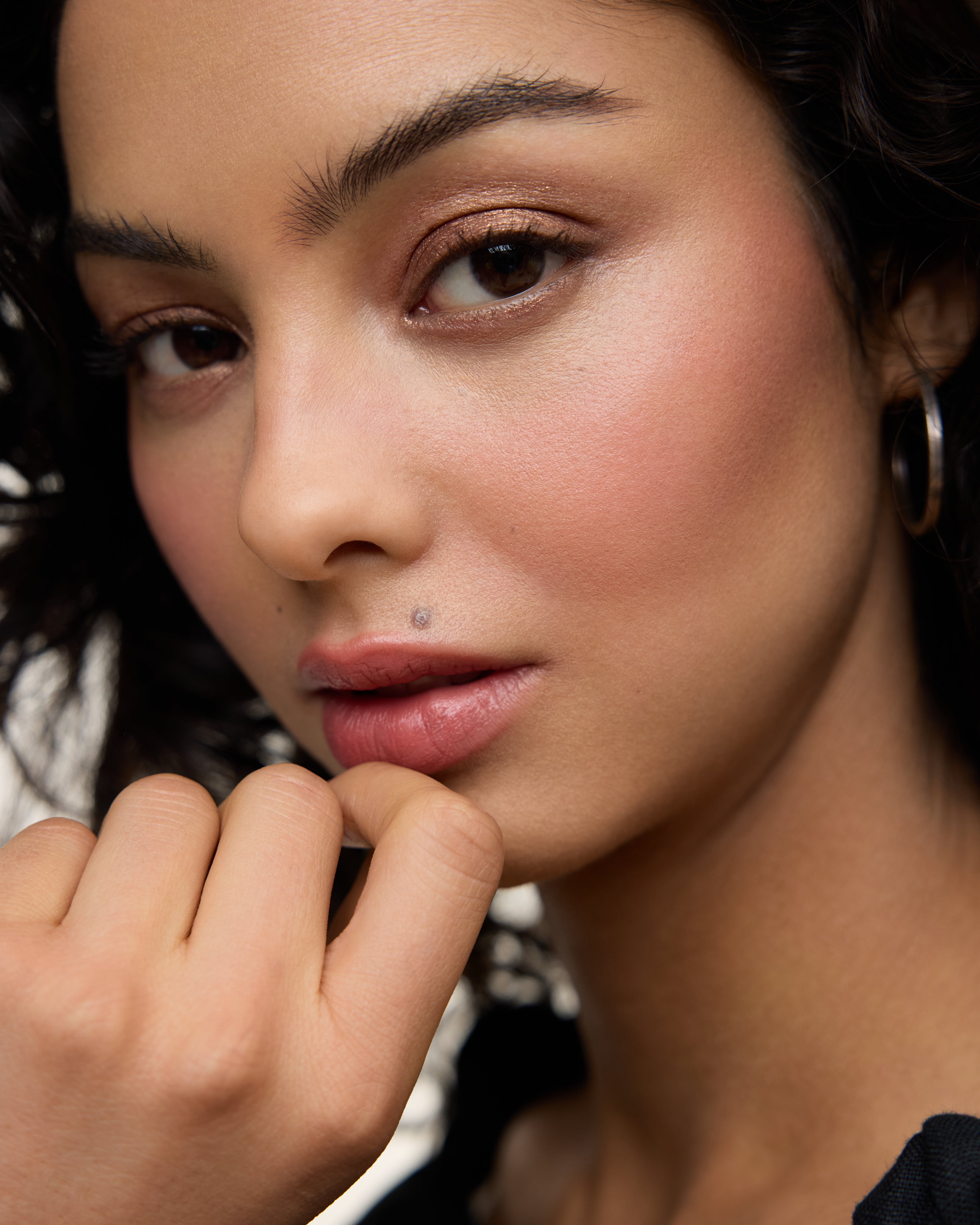 Wonderblush-Le Fondant Cream Blush-Makeup-LeFondant-ModelMediumSkin-Camelia-The Detox Market | 