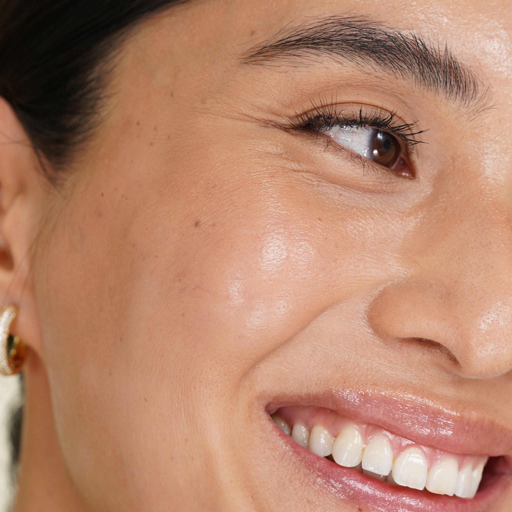 True Botanicals-RENEW Repair Nightly Treatment-Skincare-Model_RenewRepair_2048x2048_46b7e55b-a1fa-4ea0-846e-80ba0d1c761d-The Detox Market | 