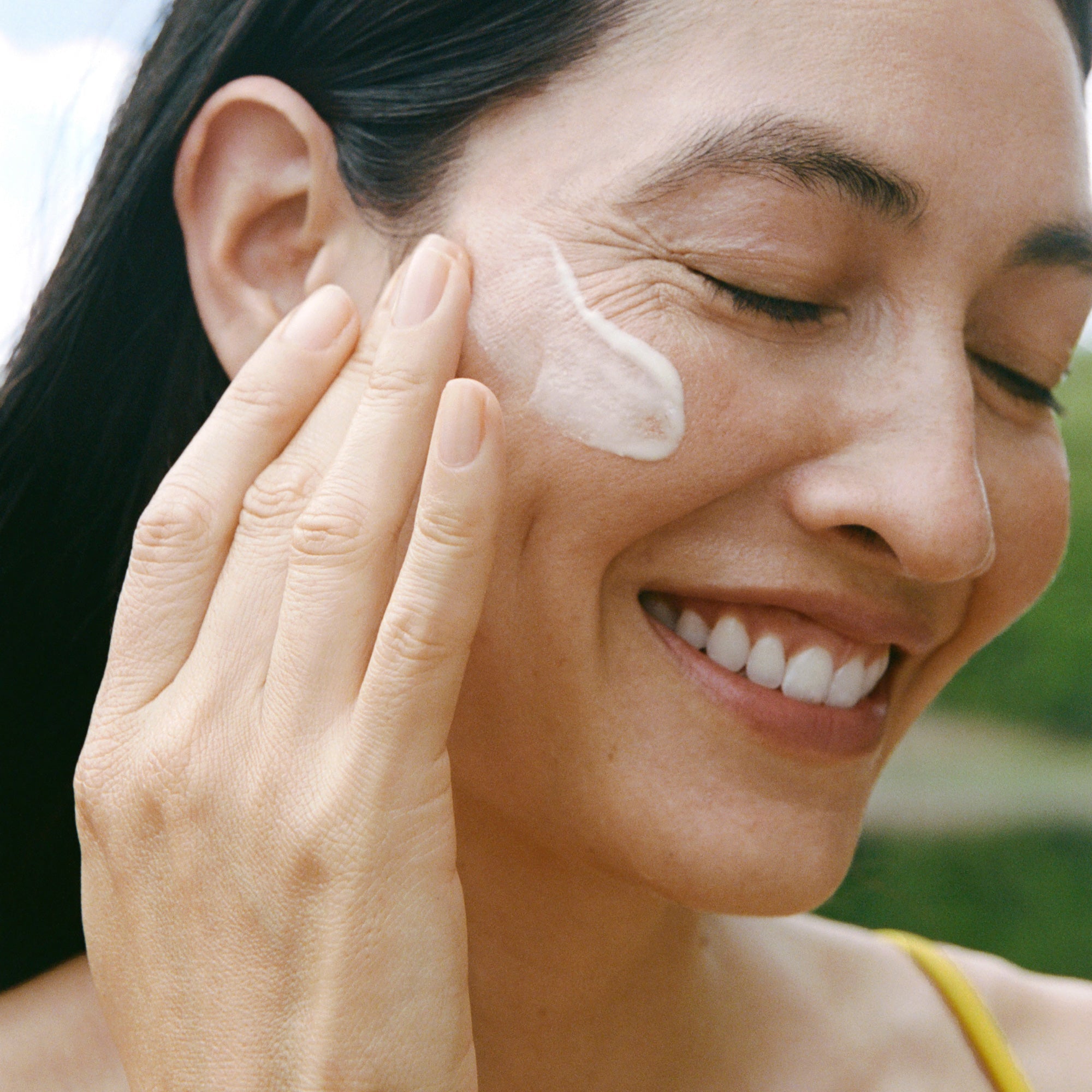 Ursa Major-Mountain Glow Serum-Skincare-Mountain-Glow-Serum-04a-The Detox Market | 