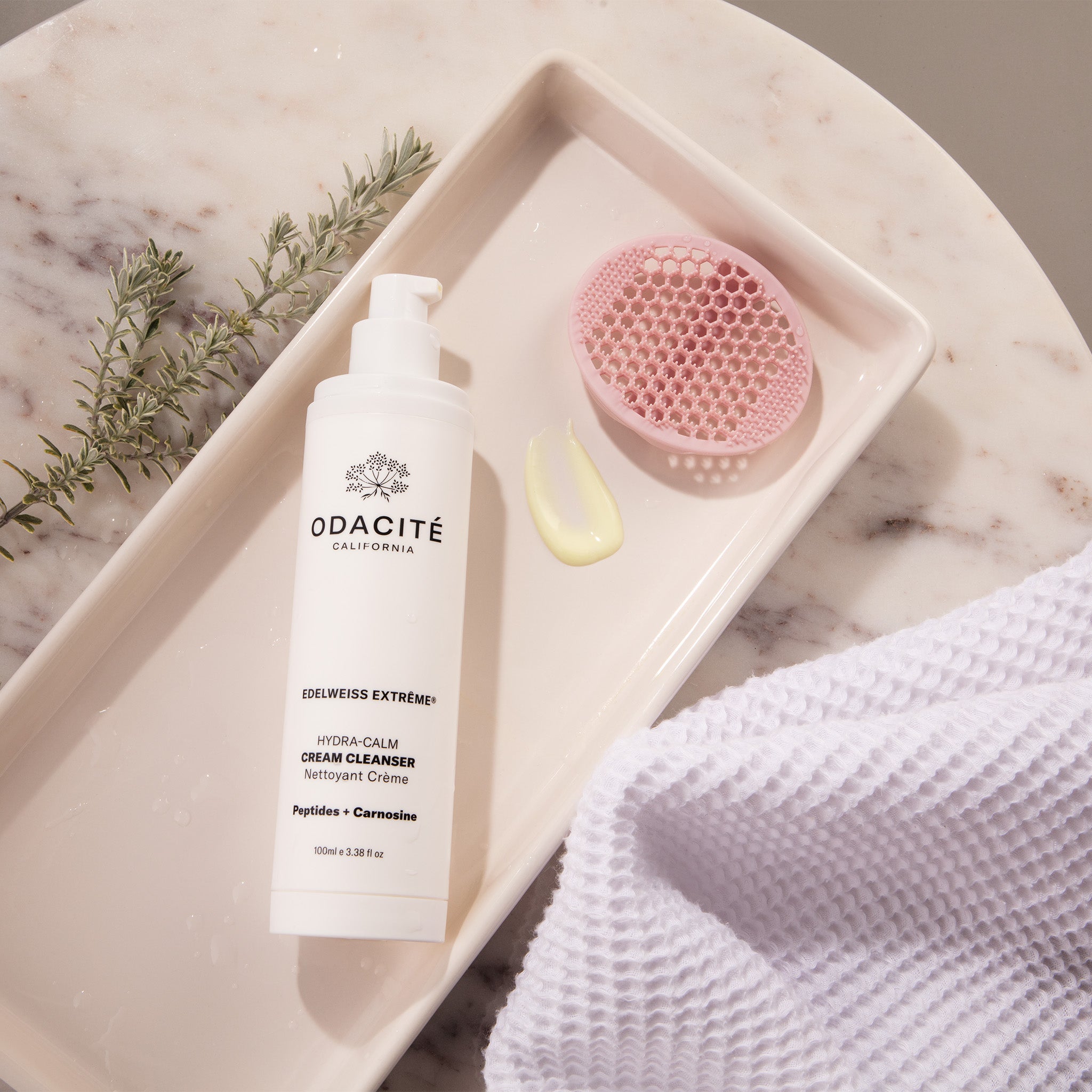Odacite-Pore & Face Silicone Cleansing Brush-Skincare-Pore_FaceCleansingBrush-Lifestyle2-The Detox Market | 