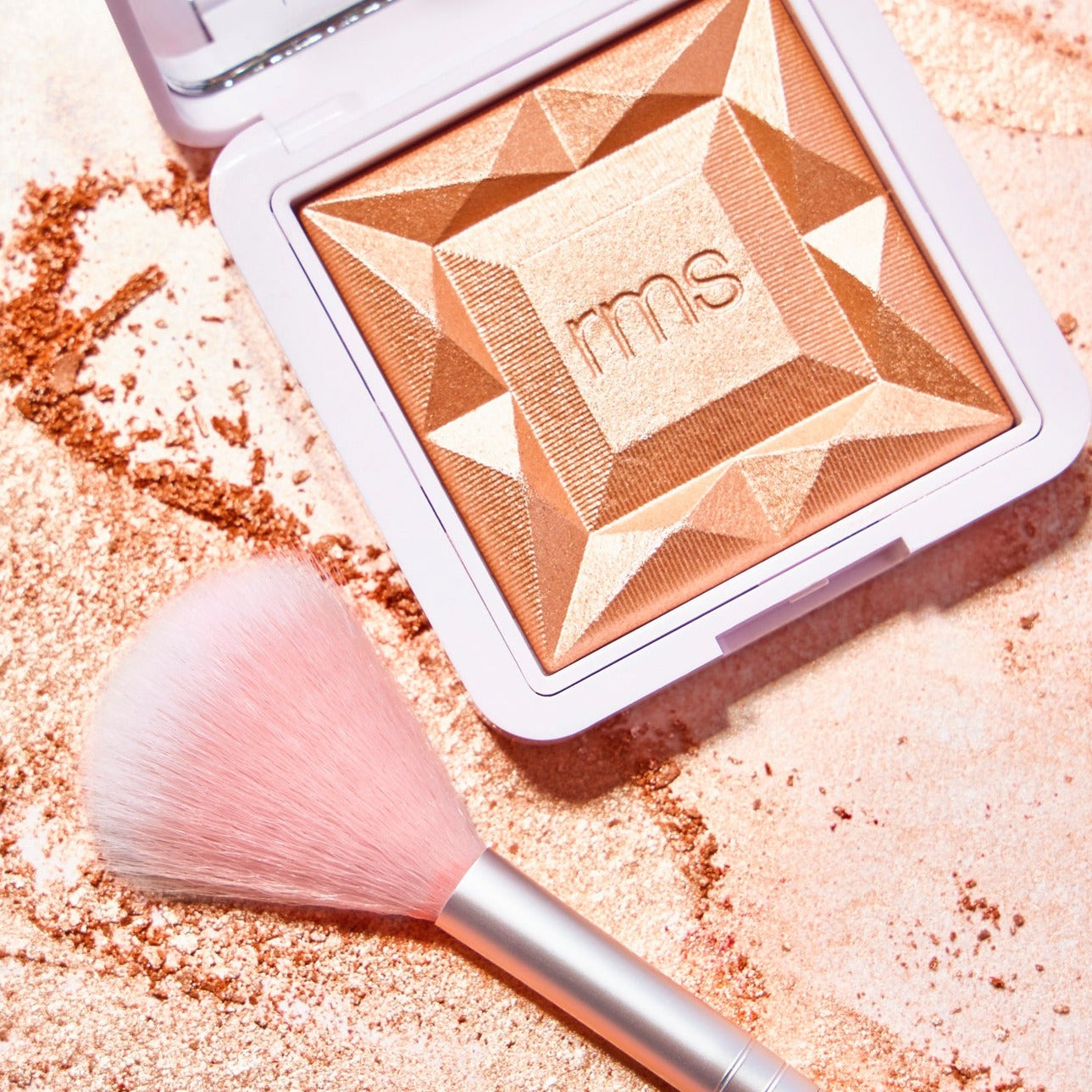 RMS Beauty-Skin2Skin Classic Fan Brush-Makeup-Untitled-2_0006_08_NewFanBrush7417_jpg_jpg_48230824-38e3-4d2a-8ef2-b636a2ca2d59-The Detox Market | 