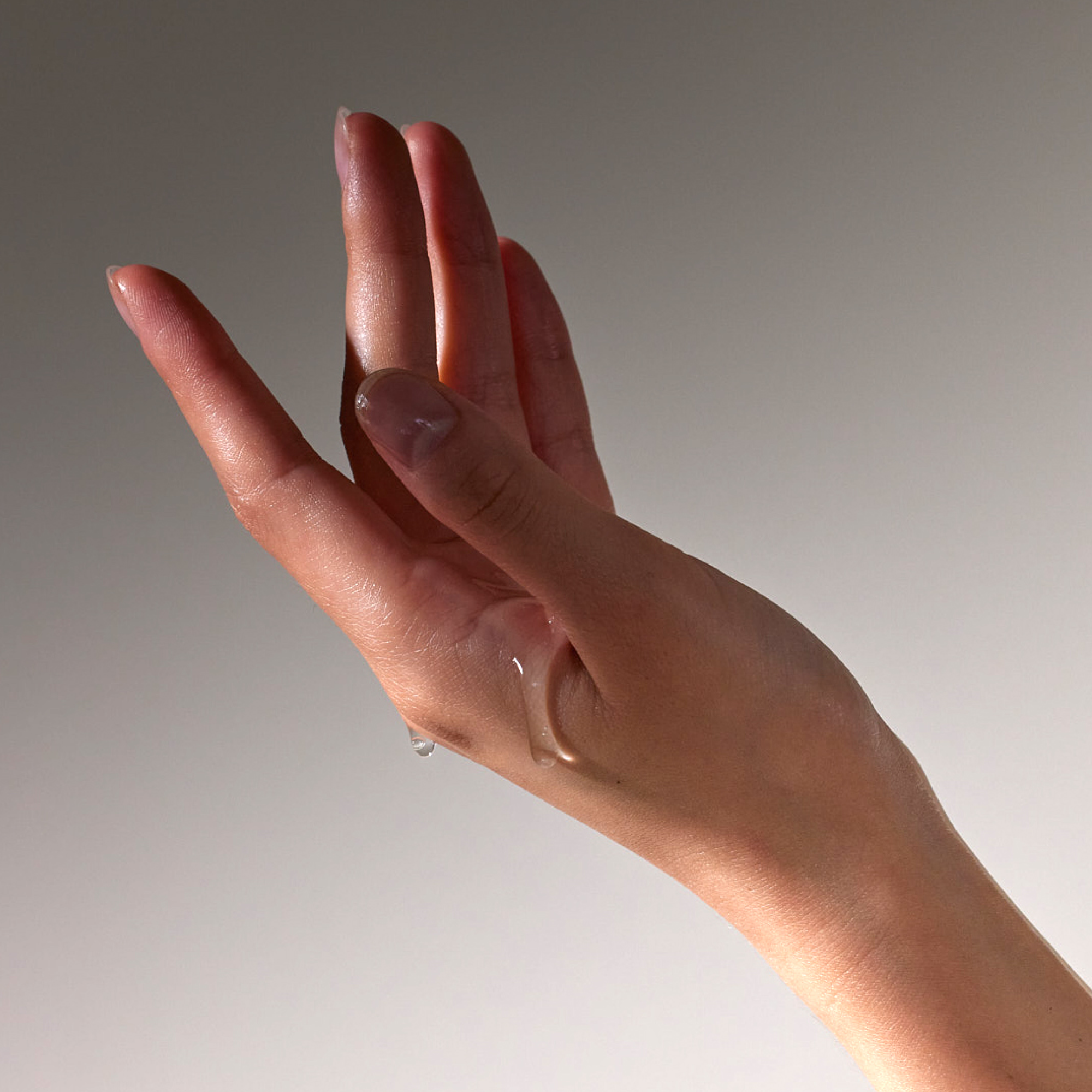 maude-Shine Organic-Wellness-shine_organic_4oz_lifestyle_model-The Detox Market | 