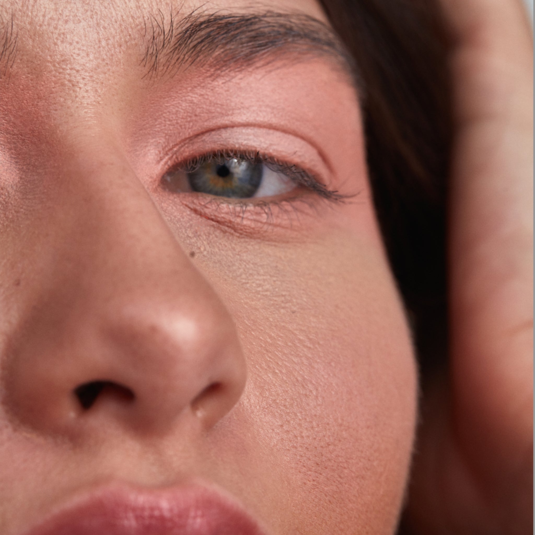 Cream Clay Eyeshadow - Makeup - MOB Beauty - 03_PDP_MOBBEAUTY_CCEM84_LIFESTYLE - The Detox Market | M84 peach coral