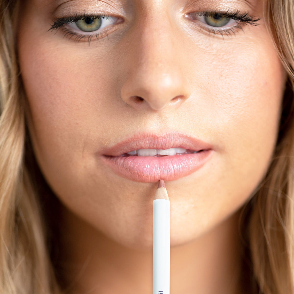 Acai Lip Pencil - Makeup - Ere Perez - ere-perez-Liv-look5-01 - The Detox Market | Shy - natural taupe